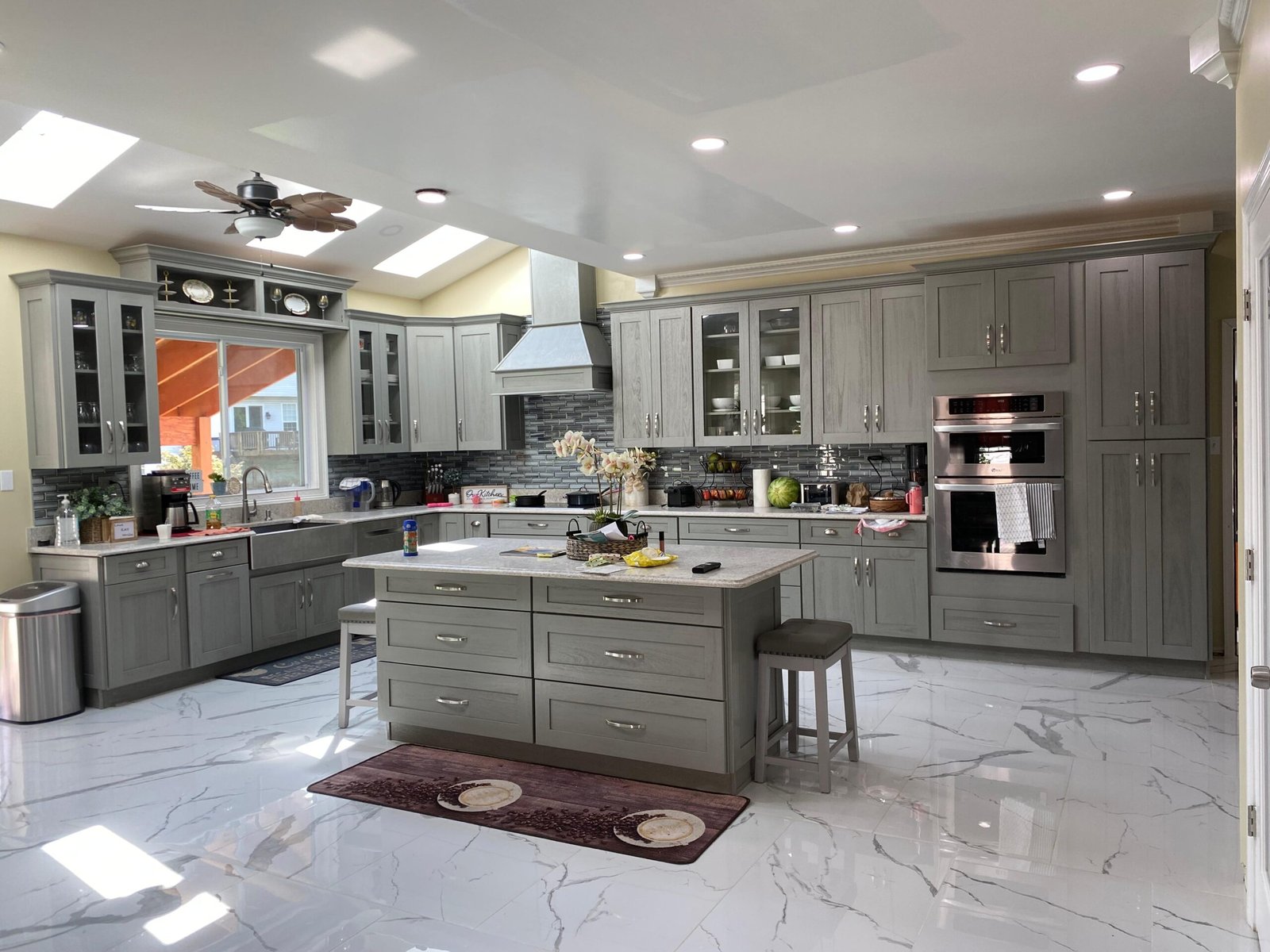 Remodelación completa de casas por Framos Cabinets